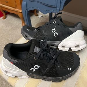 On Cloudflyer 4 size 7.5 Cloud 4 shoes. Like new, only worn